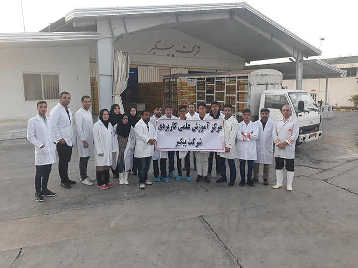 بازدید دانشجویی از مجموعه زنجیره مرغ پیگیر